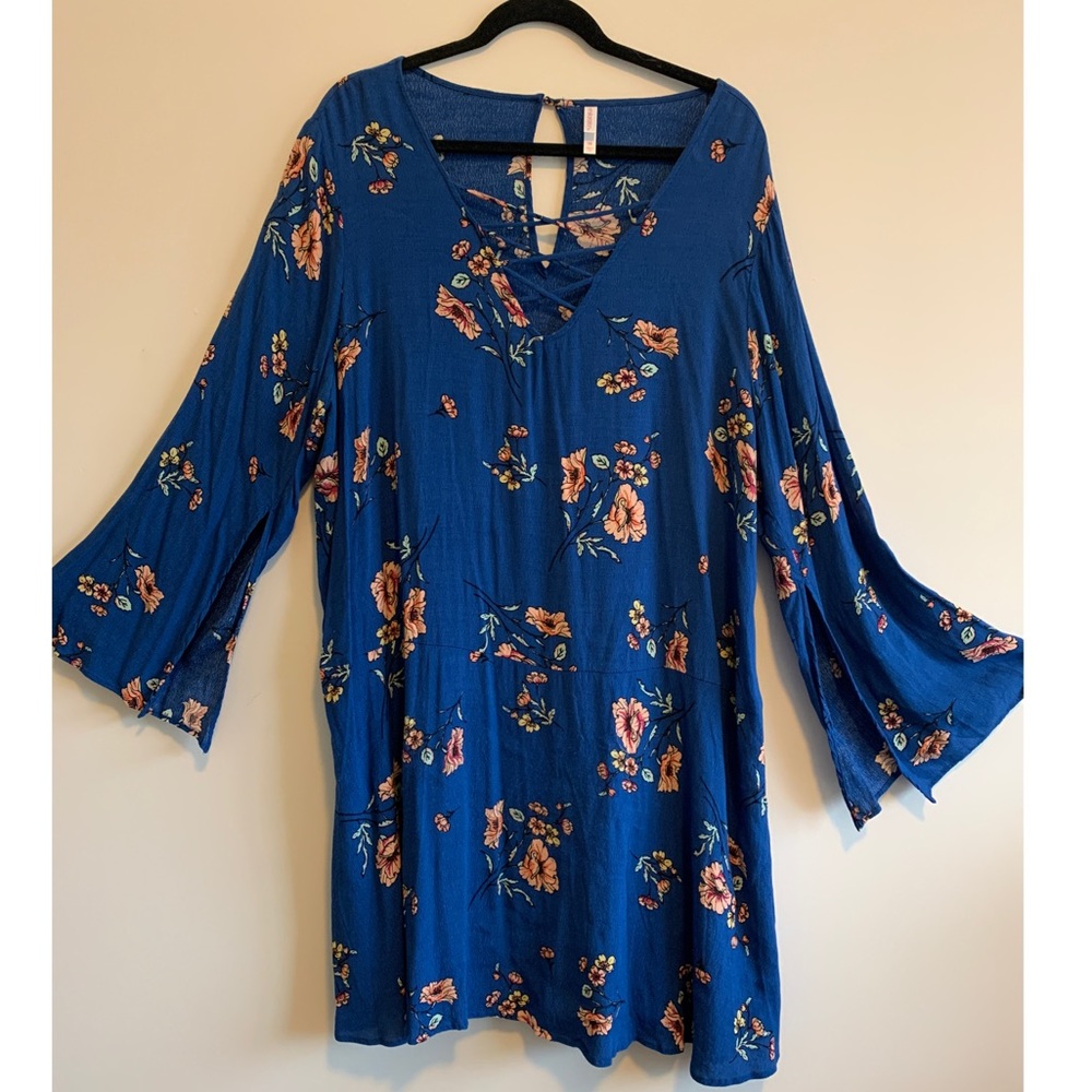 3X Blue Floral Xhilaration Bell-Sleeve Dress